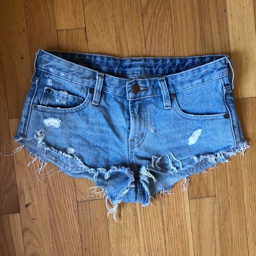 bgbg dolphin low rise jean shorts